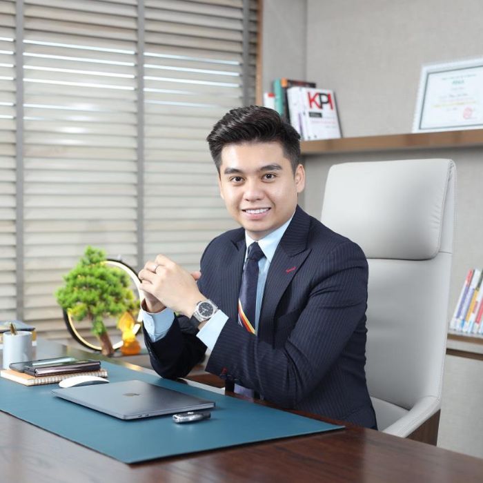 tác giả hoàng long
